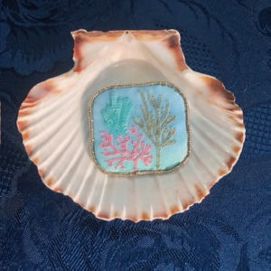 broche fil or et rose paillette verte