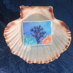 broche fil violet